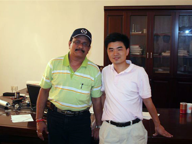 印度客戶來華舜參觀數(shù)控彎管機